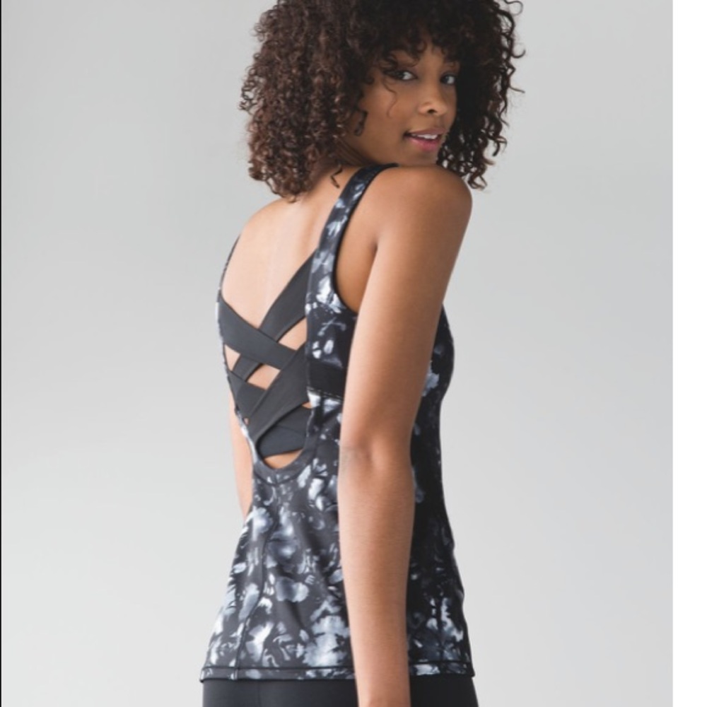 Lululemon Rise and Flow Tank
Dusk Dye White Black / Black